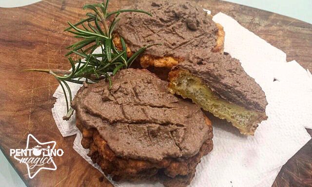 Crostini di fegatini di pollo e alloro
