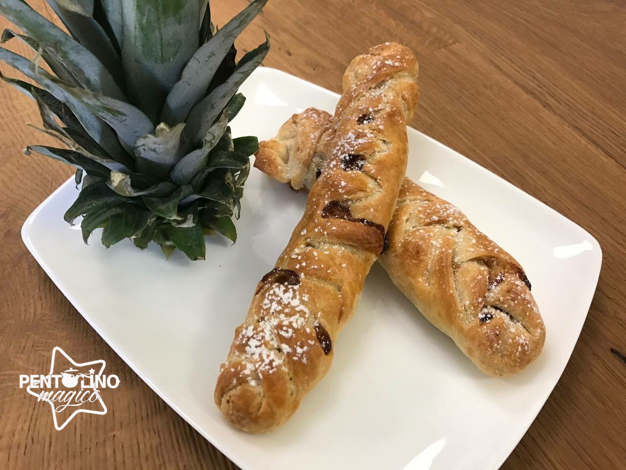 TRECCE DI SFOGLIA CON ANANAS, GORGONZOLA E NOCI